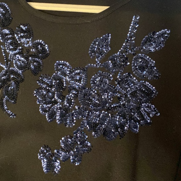 Quacker Factory black long sleeved top with dark navy embellishments. Size XL - Picture 4 of 5